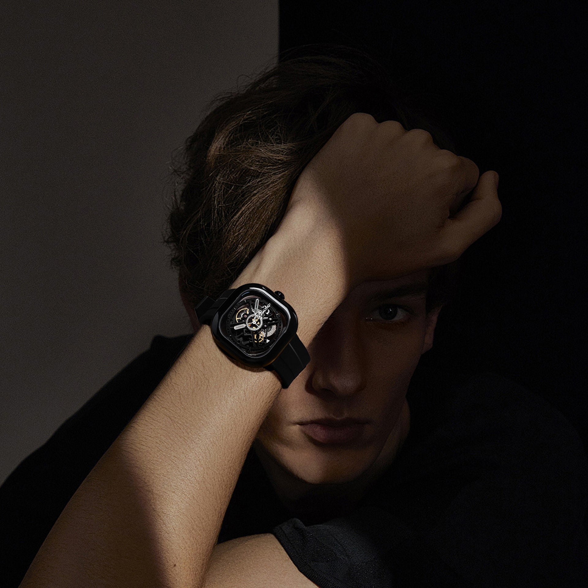 CIGA design Eastern Jade — detalhe da cerâmica e caseback